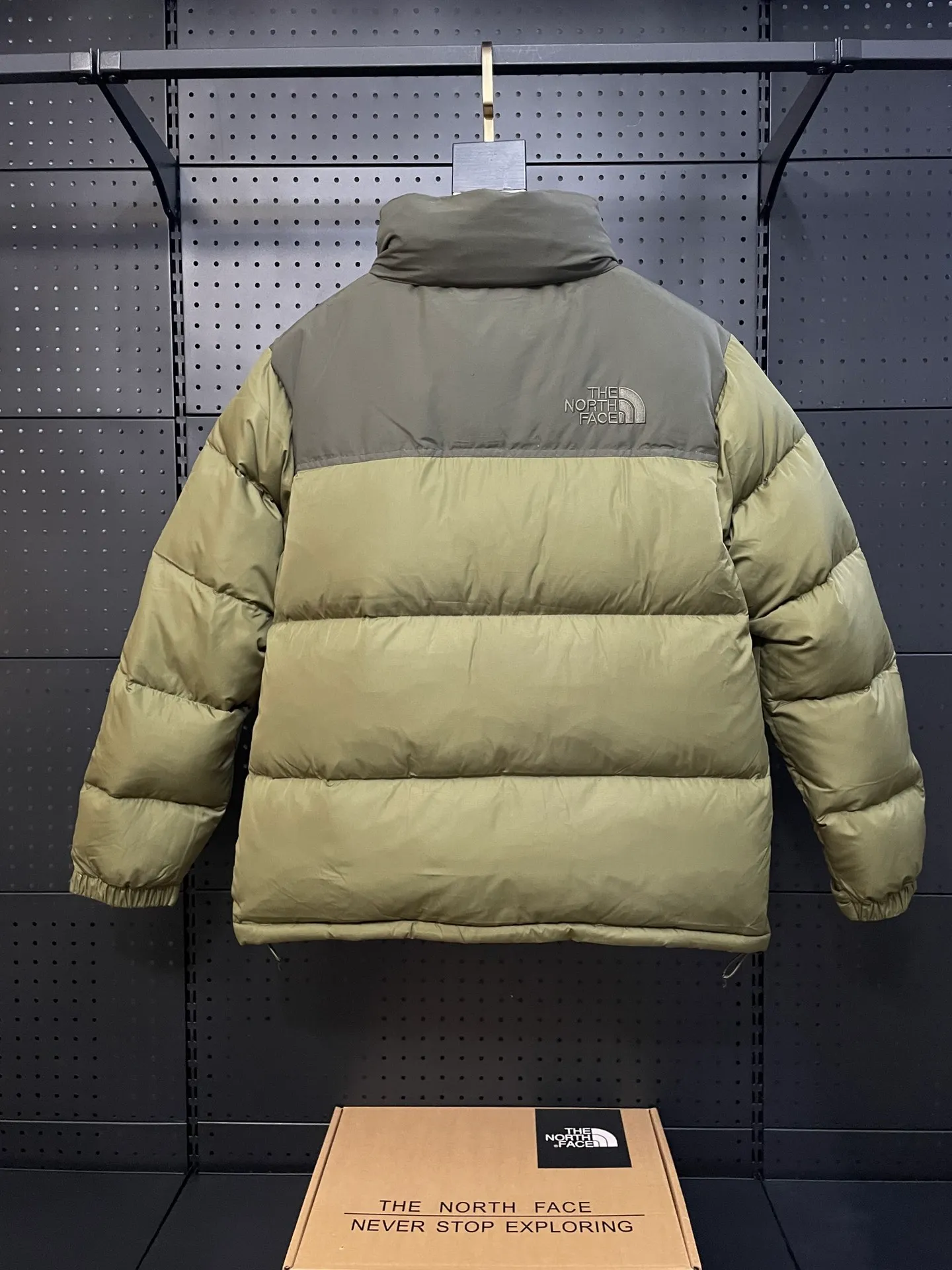 【The North Face 1996Nuptse 1996/Classic / / 】 ： The North Face" 、 。 The North Face" 。 The North Face。 。 , 。 The North Face" , Yosemite Half Dome, 。 + ： ✅ ：RDS Quality 700 / 280g ✅ ： ✅ ：YKK ISO 9000Quality ZP ✅ ：340TPremium ✅ ： ， ， Lightweight 。 ： ： DWR (DWR ） ～ ： 700 （RDS ) 1990 ， ， ， ， Lightweight 。